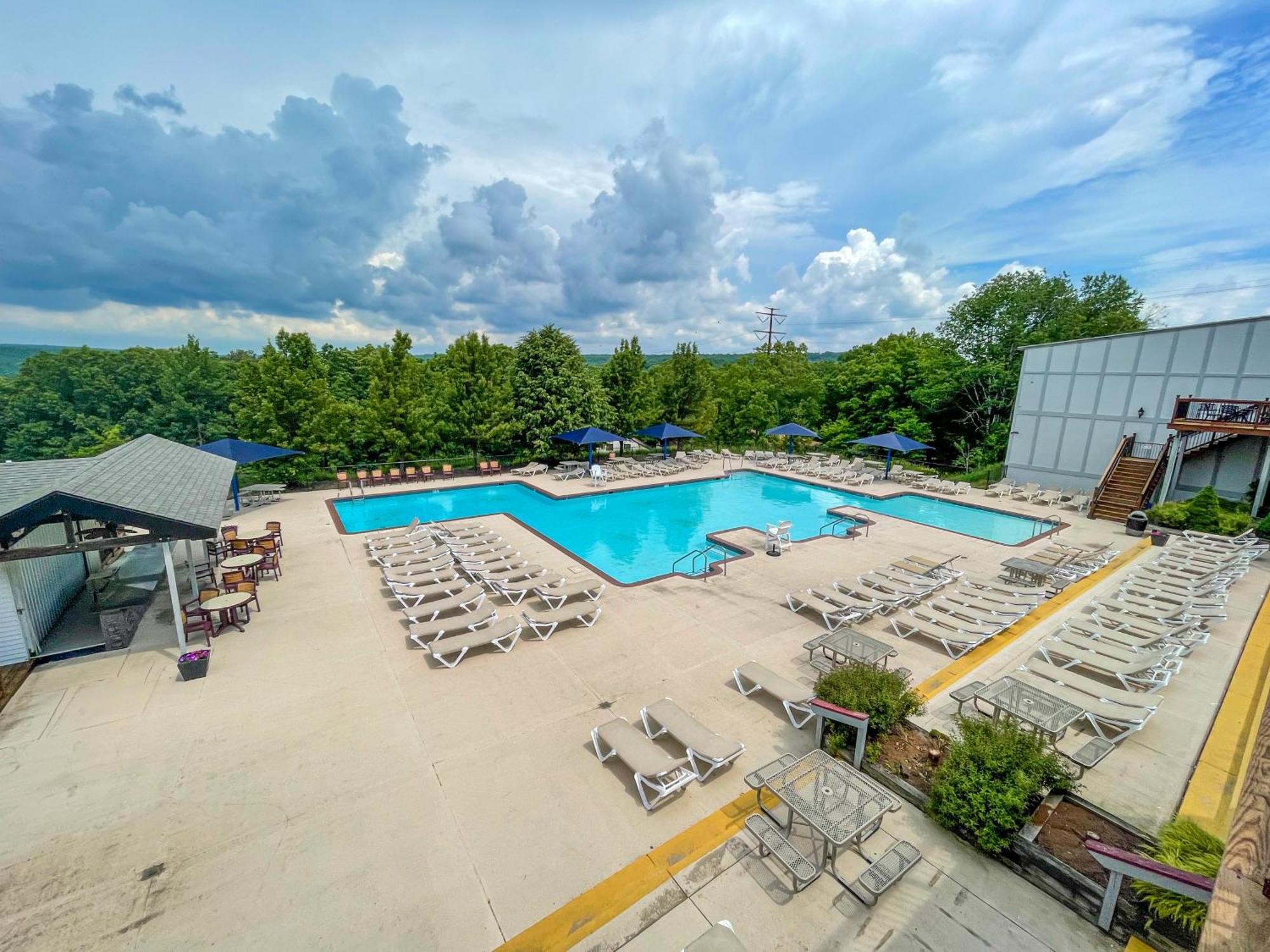 Premier Cozy Cabin - Free Amenities & Comm Indoor Pools Bushkill Exterior photo